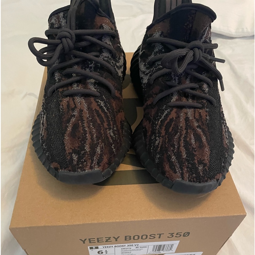 Yeezy 350 V2 “rock”